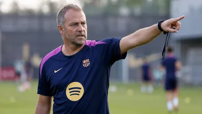 Flick dirige una pretemporada intensa con incógnitas en lateral y mediocampo