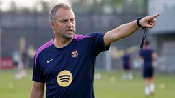 Flick dirige una pretemporada intensa con incógnitas en lateral y mediocampo