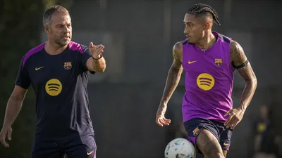 Flick gestiona una pretemporada atípica y apuesta por el dinamismo de Raphinha