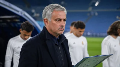 Mourinho estrena convocatoria con ausencias y dudas tácticas ante el Espanyol