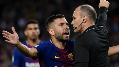 Jordi Alba destapa la polémica arbitral que marcó un antes y después en el Barça: '¡Robada! Estaba Mateu Lahoz'