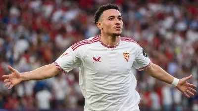 El Olympiacos tantea al Sevilla por Rubén Vargas, pero la distancia económica frena la operación