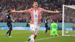 Modric lidera a Croacia hacia la victoria en su partido histórico con la selección