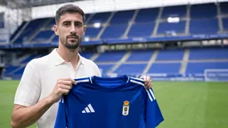Carlos Fernández, vinculado al Real Oviedo tras su salida de la Real Sociedad