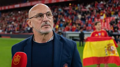 Luis de la Fuente defiende el respeto tras los pitos en San Mamés