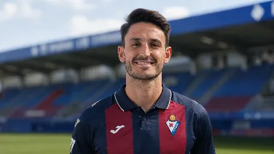 Elgezabal finaliza su etapa en el Levante y el Eibar anuncia su incorporación