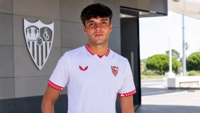 Julio Díaz, vinculado al Sevilla, aterriza en Sevilla para pasar reconocimiento médico