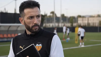 El Valencia de Corberán afronta el estreno liguero condicionado por las bajas y la falta de refuerzos