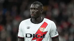 El Hull City condiciona el futuro de Nobel Mendy pese al frenazo del Rayo Vallecano