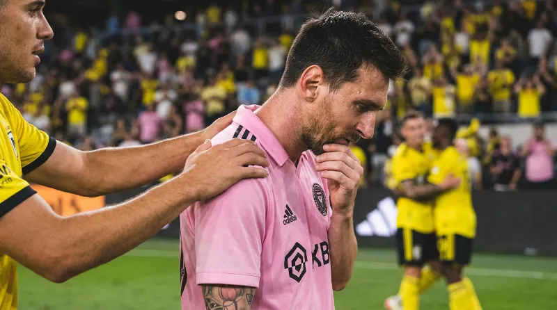 Messi desafía al ángulo: golazo de falta casi imposible que no evita la derrota del Inter Miami