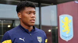 El Aston Villa negocia con el Parma el traspaso de Zion Suzuki