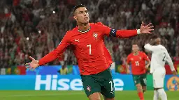 Ronaldo hace historia: seis Mundiales y doblete para estrenar a Portugal