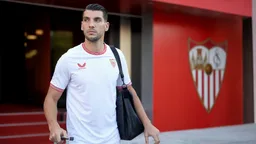 Rafa Mir acuerda su salida del Sevilla; el Aris de Salónica, principal candidato