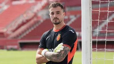 Arnau Tenas prioriza minutos y baja una categoría para jugar en el Mallorca