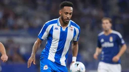 Aubameyang debutó en el empate del Dépor ante el Oviedo, mientras el club busca reducir su plantilla