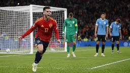 España lidera el Grupo H tras vencer a Uruguay con gol de Baena y error de Muslera