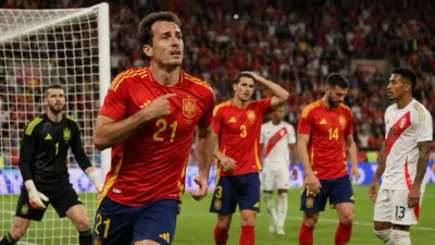 España vence a Perú y deja dudas en la defensa antes del debut mundialista